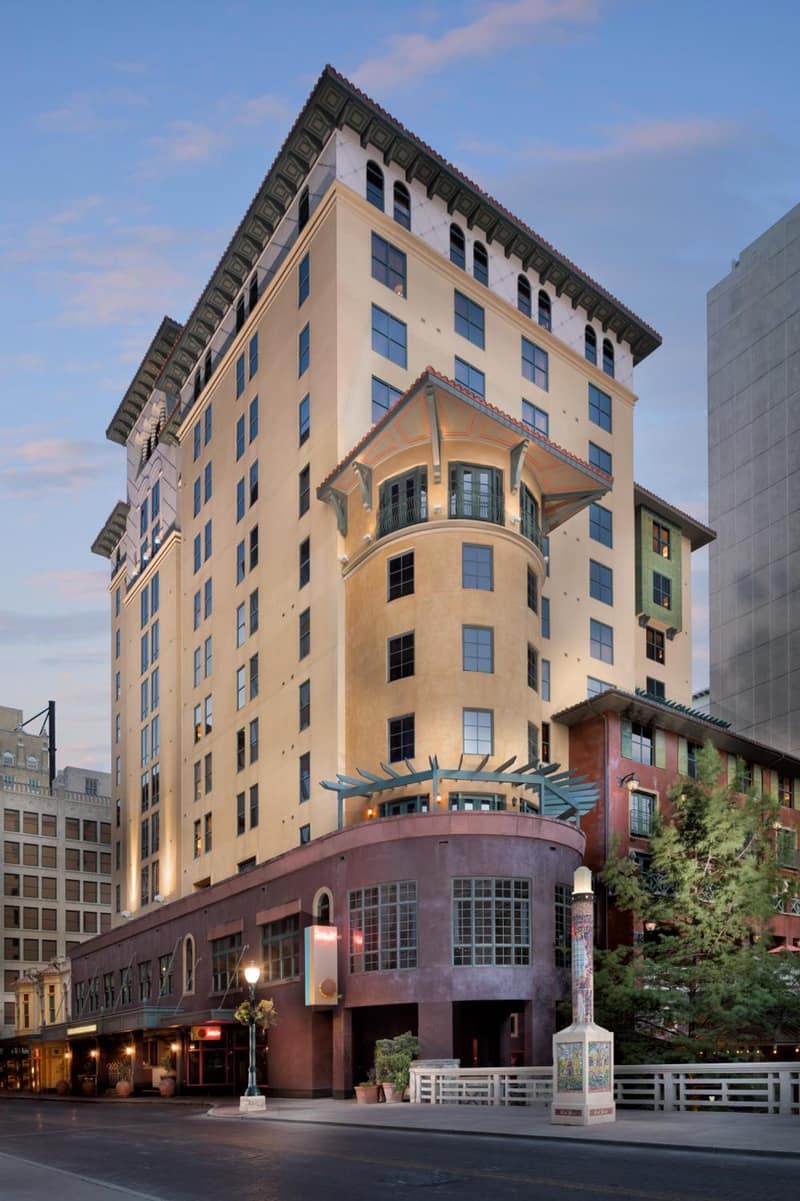 Hotel Valencia Riverwalk — building