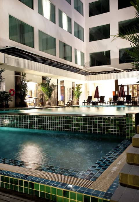 Signature Pattaya Hotel — recepcion & lobby