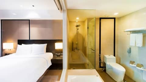 Signature Pattaya Hotel — bathroom