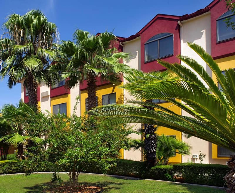 Best Western Alamo Suites — building