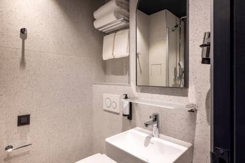 Hôtel de France Gare de Lyon Bastille — bathroom