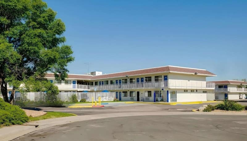 Motel 6 Thornton — building