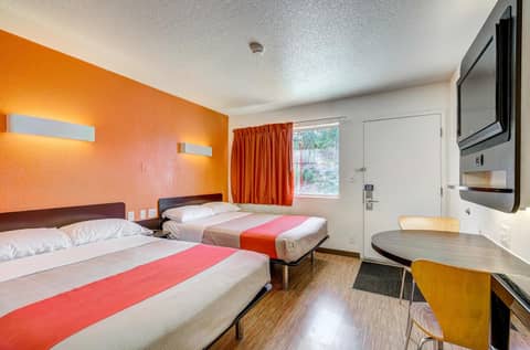 Motel 6 Thornton — photo 5