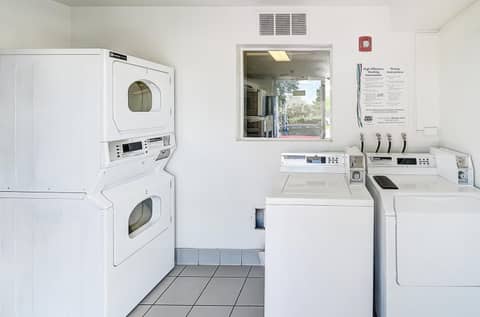 Motel 6 Thornton — photo 8