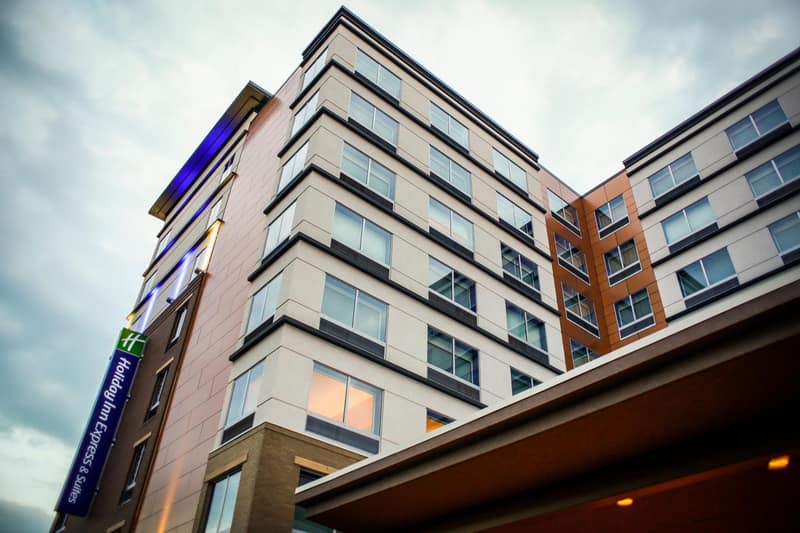 Holiday Inn Express & Suites Downtown Louisville by IHG — building