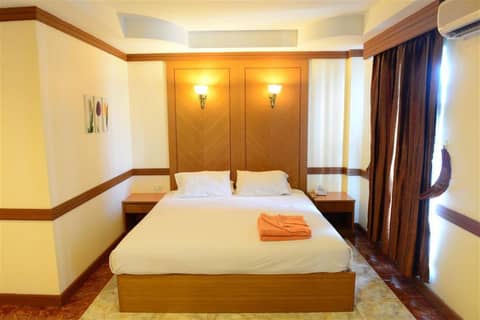 P72 Hotel — hotel room