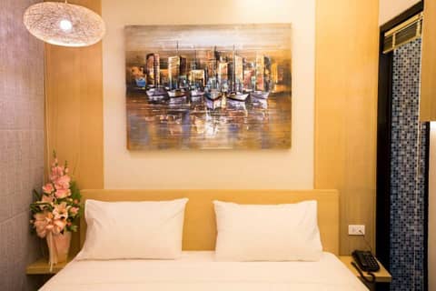 P72 Hotel — bedroom