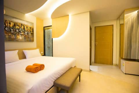 P72 Hotel — hotel room
