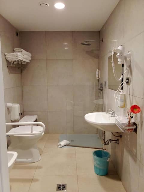 CSI Group - Hotel Central Station — bathroom