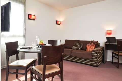 Aparthotel Adagio Access Marseille Saint Charles — hotel room