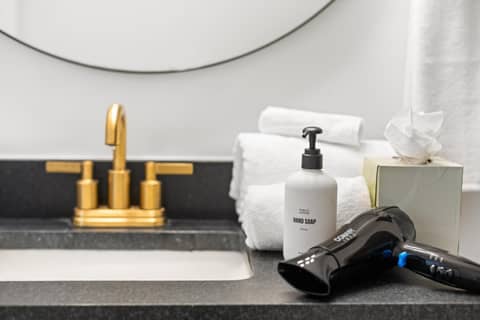 Sosuite at The Loxley - Old City — bathroom