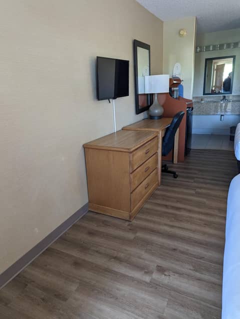 Days Inn by Wyndham Columbus Fairgrounds — photo 8
