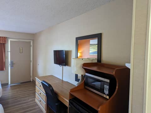 Days Inn by Wyndham Columbus Fairgrounds — photo 9