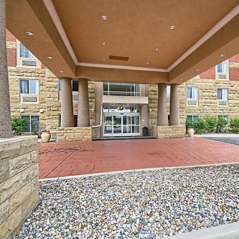 Country Inn & Suites by Radisson, Dearborn, MI — building
