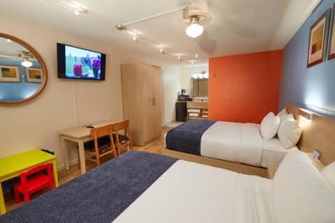 Ramada by Wyndham Flamingo Water Park — hotel room