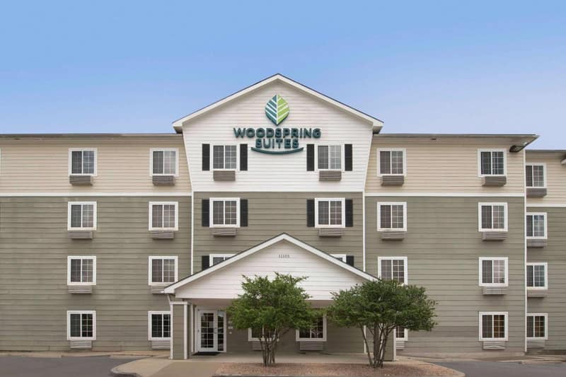 WoodSpring Suites Austin North I-35 — building