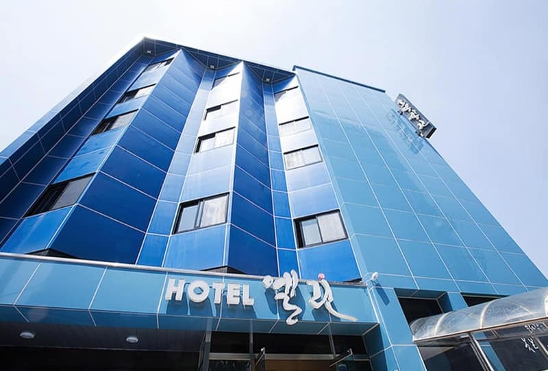 Elin Hotel — building