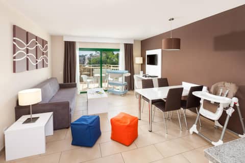 Playaolid Suites & Apartments — hotel room