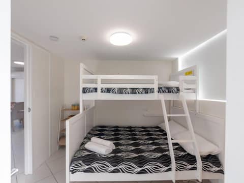 Crystal Beachfront Apartments — hotel room