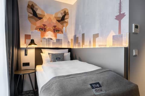 Holiday Inn - the niu, Charly Frankfurt City by IHG — bedroom