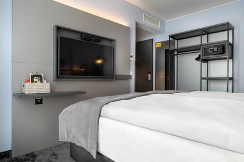 Holiday Inn - the niu, Charly Frankfurt City by IHG — bedroom