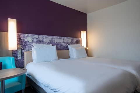 Mercure Marseille Centre Vieux Port — hotel room