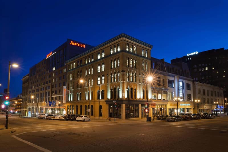 Milwaukee Marriott Downtown — building