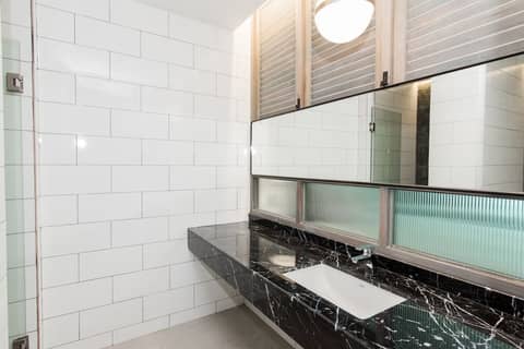 Sugar Marina Hotel - Cliffhanger - Aonang — bathroom