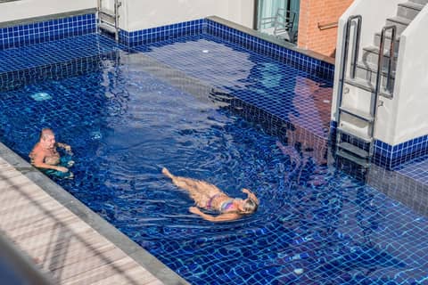 Sugar Marina Hotel - Cliffhanger - Aonang — human