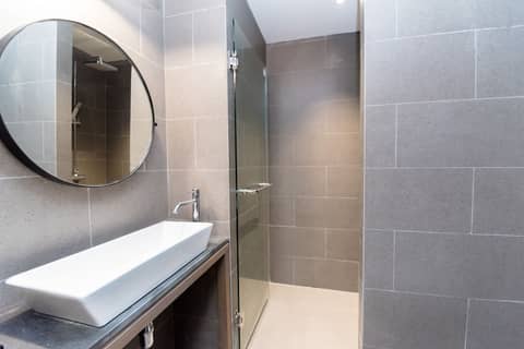 Sugar Marina Hotel - Cliffhanger - Aonang — bathroom