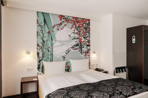 Helvetia Rooms - Self Check-In — hotel room