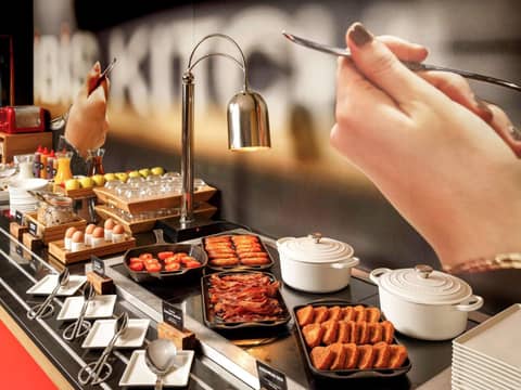ibis London Stratford — breakfast buffet