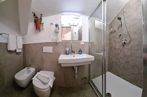 Hotel Charly — bathroom