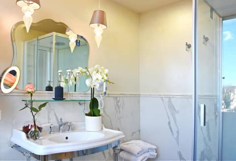 The Moon Boutique Hotel & Spa — bathroom