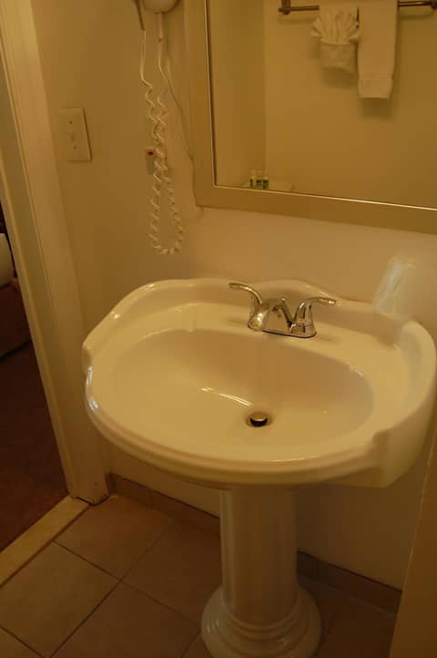 The Baron Hotel — bathroom