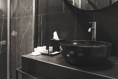 Palazzo Cornalia — bathroom