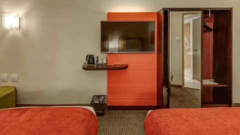 StayEasy Eastgate — photo 2