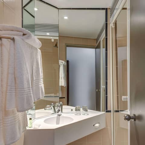 StayEasy Eastgate — photo 3