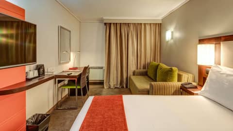 StayEasy Eastgate — photo 4
