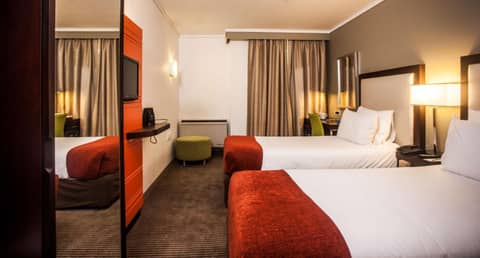 StayEasy Eastgate — photo 8