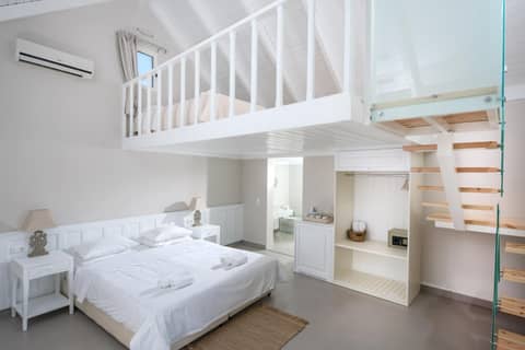 Notos Heights Hotel & Suites — bedroom