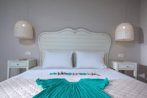 Notos Heights Hotel & Suites — bedroom