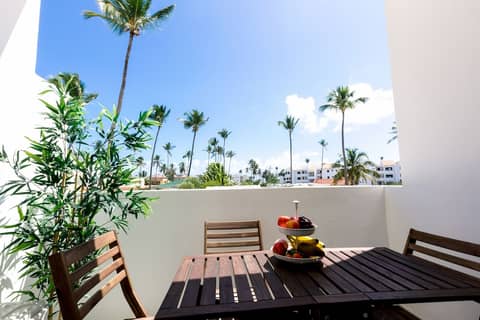 Ducassi Suites Rooftop Pool Beach Club & Spa — photo 7