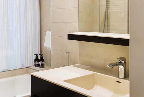 Boutique Hotel Helmhaus Zürich — bathroom