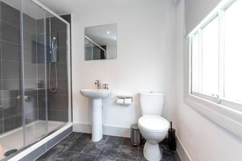 Royal Park Hotel — bathroom