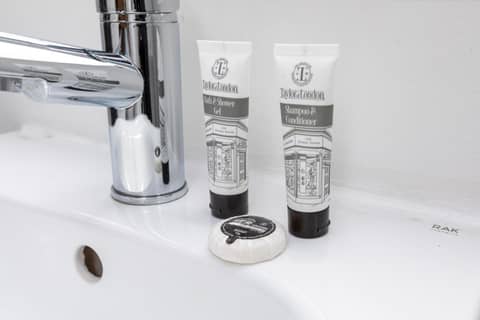 Royal Park Hotel — bathroom