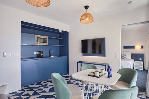 Appart Hotel Odalys City Marseille Centre Euromed — kitchen