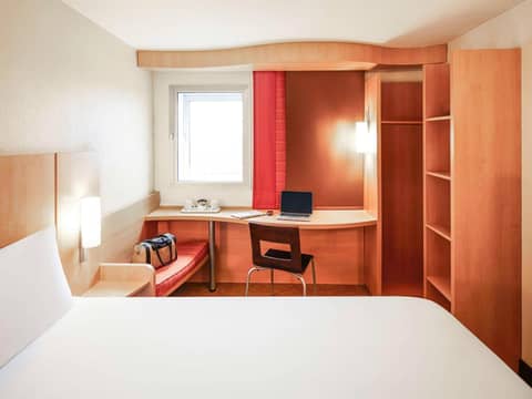 ibis London Greenwich — hotel room