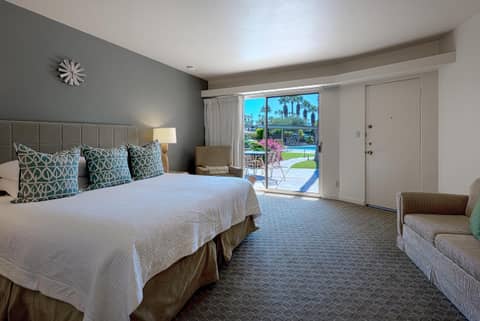 Desert Hills - 21 and Over - A Town & Desert Boutique Hotel — photo 5