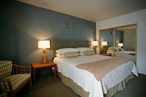 Desert Hills - 21 and Over - A Town & Desert Boutique Hotel — hotel room